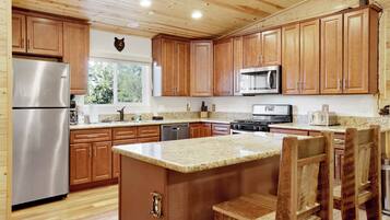 Hytte, flere senger, terrasse, fjellutsikt (2353) | Eget kjøkken | Kaffetrakter/tekoker