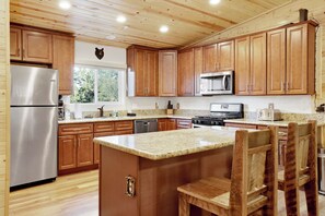 Stuga - flera sängar - uteplats - utsikt mot bergen (2353) | Eget kök | Kaffe- och tebryggare