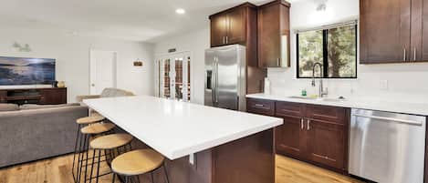 Kabin, Beberapa Tempat Tidur, hot tub, pemandangan gunung (2160) | Dapur pribadi | Mesin pembuat kopi/teh