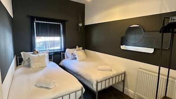 5 bedrooms, iron/ironing board, free WiFi, bed sheets