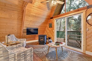 Cabin, 1 Queen Bed with Sofa bed, Patio, Mountain View (2375) | Living area