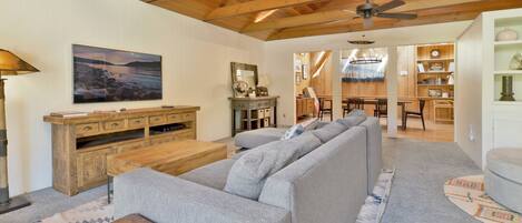 Cabin, Multiple Beds, Hot Tub, Mountain View (2172) | Living area