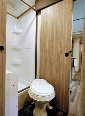 Shower, hair dryer, towels, soap - City-Accessible Camper (Goldston)
