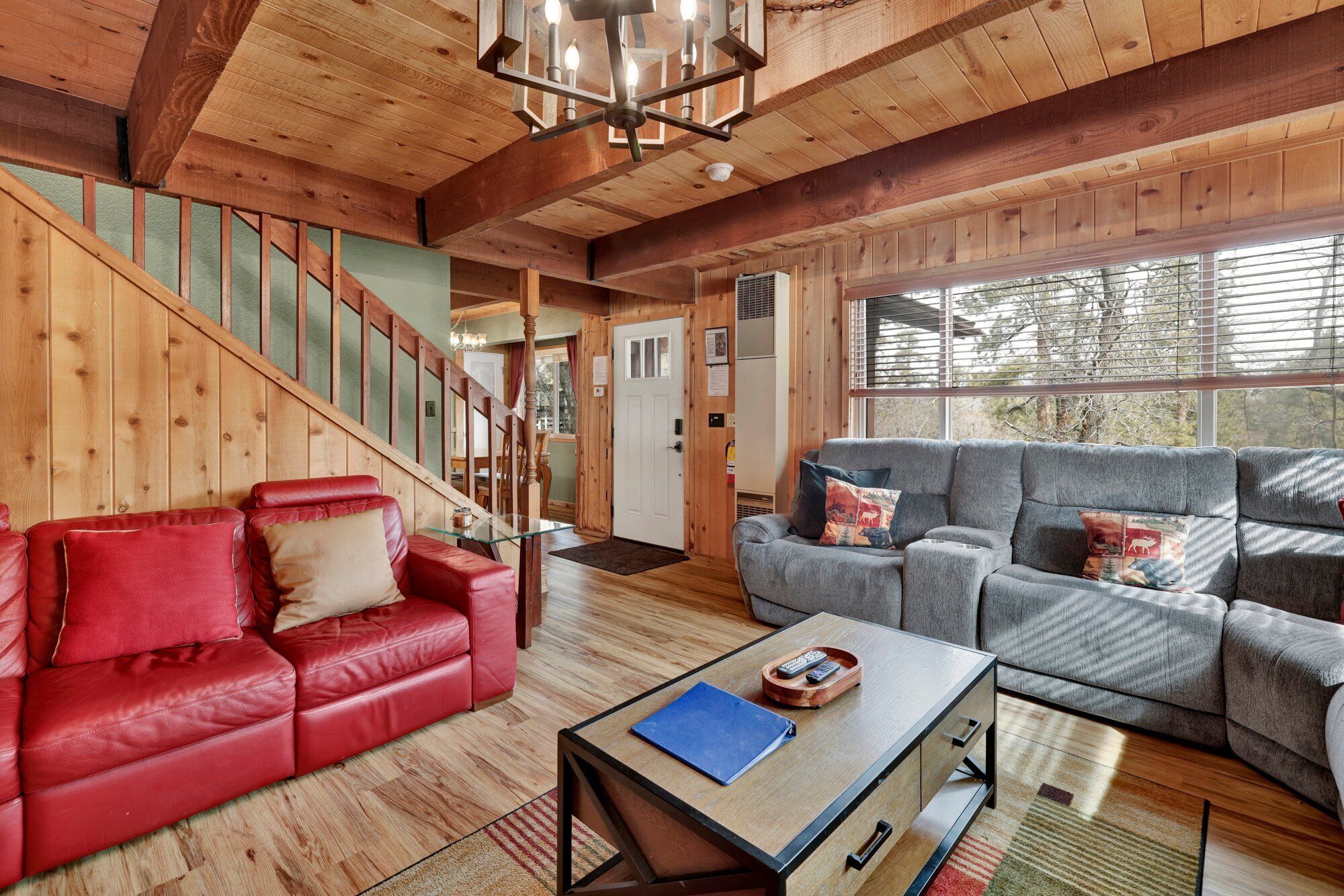 Hytte, flere senger, spabadekar, fjellutsikt (2166) | Oppholdsområde | Peis