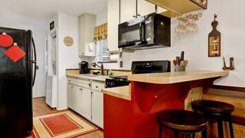 Cabin, Multiple Beds, Patio, Mountain View (2183) | Private kitchen