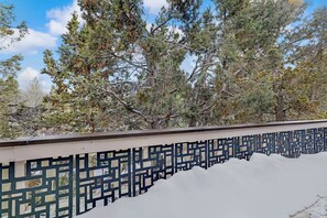 Cabane, plusieurs lits, patio, vue montagne (2169) | Vue de la chambre
