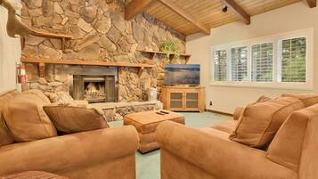 Cabin, Multiple Beds, Patio, Mountain View (1960) | Living area | Fireplace