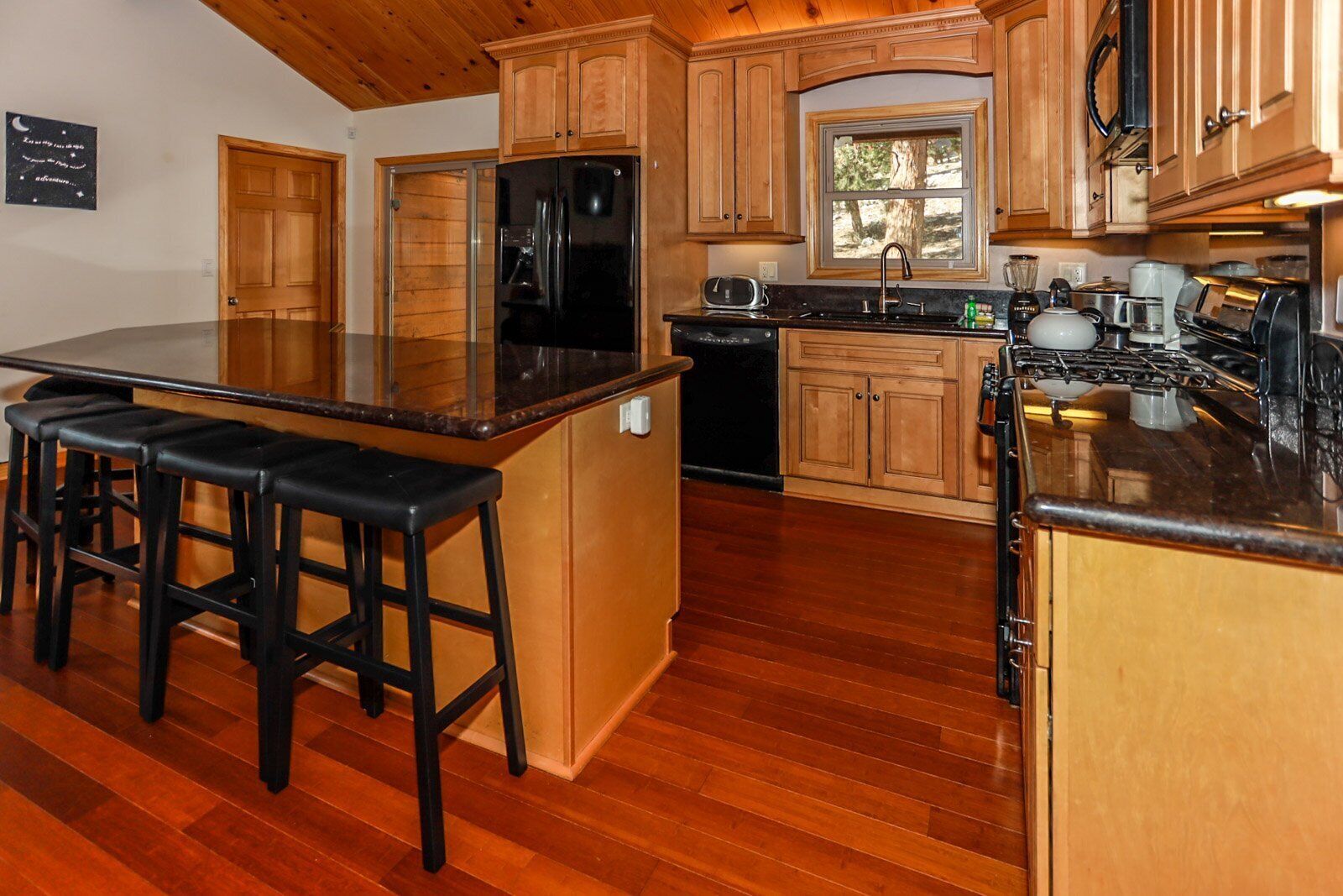 Cabin, Multiple Beds, Patio, Mountain View (1916) | Private kitchen | Coffee/tea maker