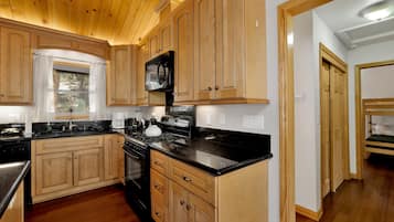 Cabin, Multiple Beds, Patio, Mountain View (1916) | Private kitchen | Coffee/tea maker