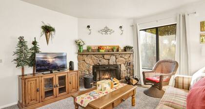 Lakeside Retreat #2365