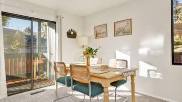 Condo, Multiple Beds, Patio, Mountain View (2365) | In-room dining