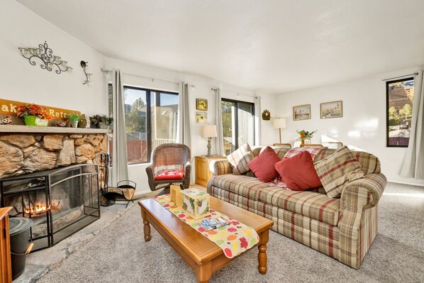 Condo, Multiple Beds, Patio, Mountain View (2365) | Living area