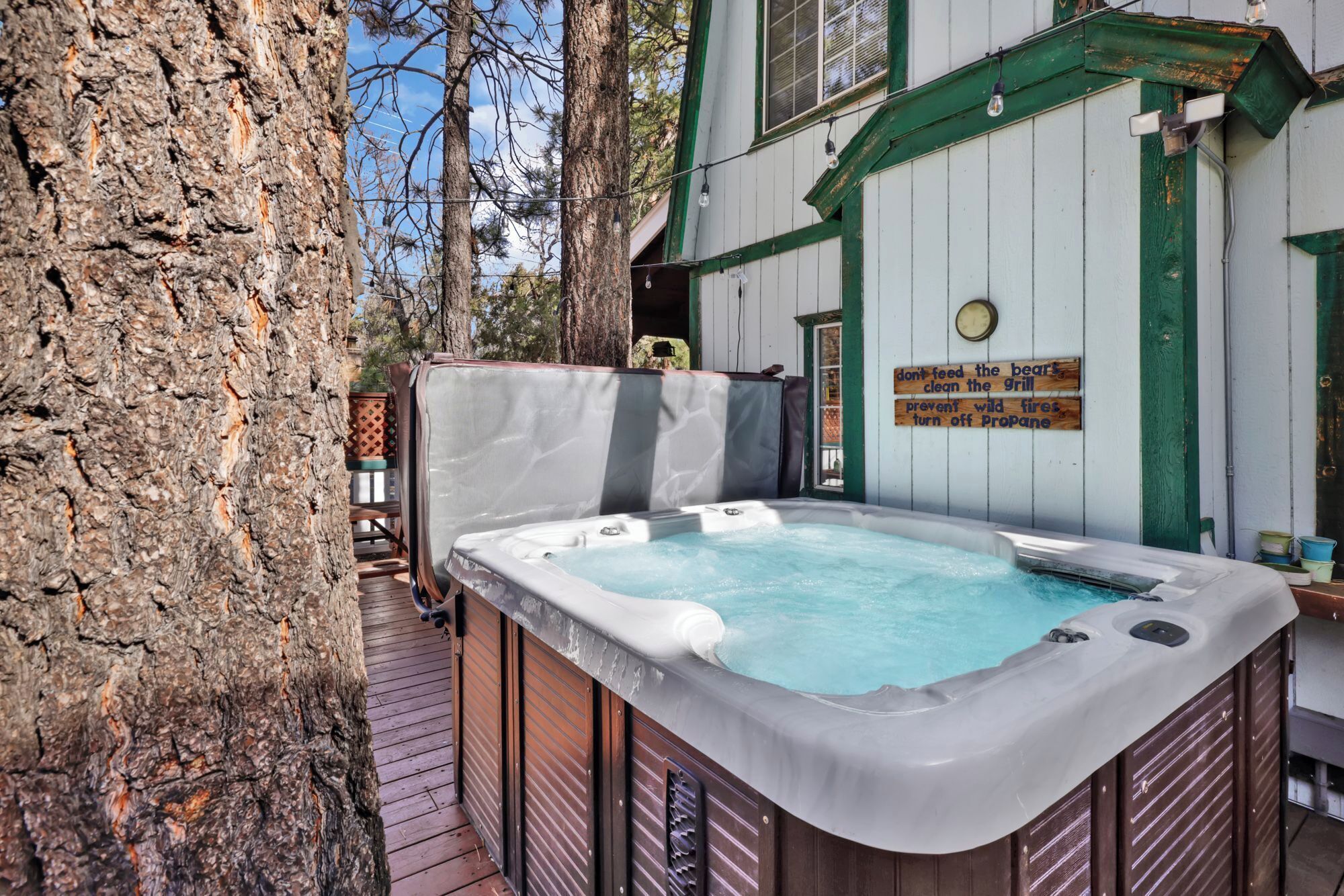 Outdoor spa tub