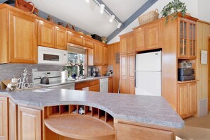 小屋, 多張床, 庭院, 山景 (2168) | 私人廚房 | 電冰箱、微波爐、烤箱、爐台