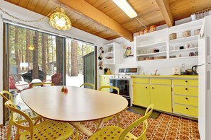 Ferienhütte, Mehrere Betten, Terrasse, Bergblick (2415) | 1 Schlafzimmer, individuell dekoriert, individuell eingerichtet