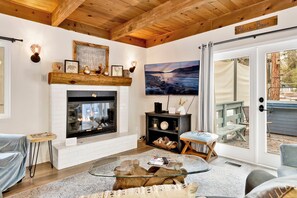 Cabane, plusieurs lits, bain à remous, vue montagne (2045) | Coin séjour