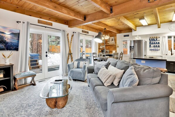 Cabane, plusieurs lits, bain à remous, vue montagne (2045) | Coin séjour