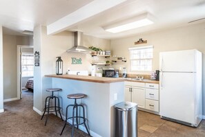 Private kitchen - Camp Sueno #2420 (Big Bear Lake)