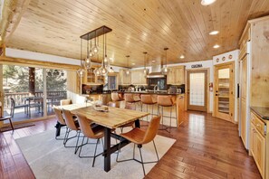 Stuga - flera sängar - bubbelpool - utsikt mot bergen (2352) | Eget kök | Kaffe- och tebryggare