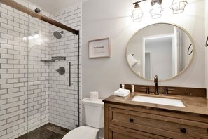 Cabane, plusieurs lits, bain Ă remous, vue montagne (2087) | Salle de bain