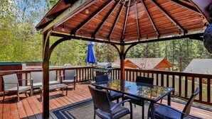 Property grounds - THE CUB House#2310 (Big Bear Lake)