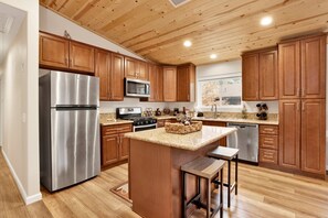 캐빈, 침대(여러 개), 파티오, 산 전망 (2347) | 전용 주방 | 커피/티 메이커