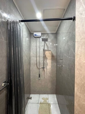 Hårføner og håndklær