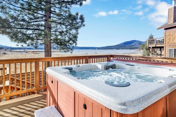 Outdoor spa tub - Eagle Escape ON BIG Bear Lake #2423 (Big Bear Lake)