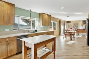 Cabin, Multiple Beds, Hot Tub, Mountain View (2423) | Private kitchen | Coffee/tea maker - Eagle Escape ON BIG Bear Lake #2423 (Big Bear Lake)