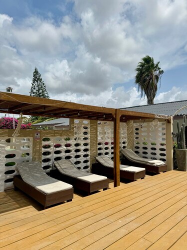 Apartment Ocean - Centrally located with a beautiful pool
