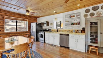 House, Multiple Beds, Patio, Mountain View (1864) | Private kitchen | Coffee/tea maker