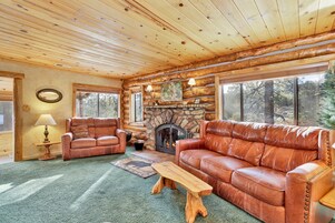 House, Berbilang Katil, Patio, Mountain View (1864) | Ruang tamu | Pendiangan 