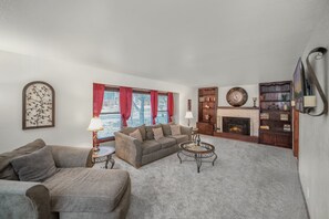 獨棟房屋, 多張床, 熱水浴缸, 山景 (461) | 起居區 | 壁爐