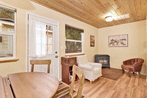 Cabane, plusieurs lits, patio, vue montagne (2367)