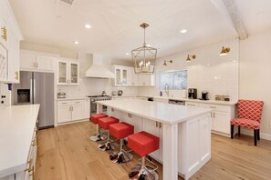 Cabane, plusieurs lits, bain à remous, vue montagne (2018) | Cuisine privée