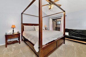 Lägenhet - flera sängar - uteplats - utsikt mot bergen (2179) | 2 sovrum, individuell inredning, unika möbler och sängkläder