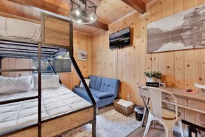 Hytte, flere senger, terrasse, fjellutsikt (2144) | 2 soverom, individuelt dekorert, individuelt innredet og sengetøy