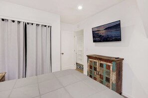 Condo, Multiple Beds, Balcony, Mountain View (744) | 2 bedrooms, individually decorated, individually furnished, bed sheets