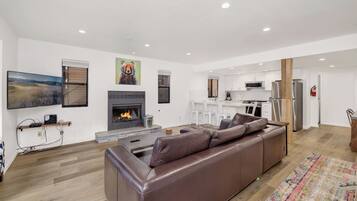 Condo, Multiple Beds, Balcony, Mountain View (744) | Living area