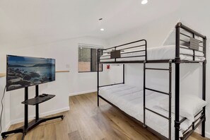 Lejlighed - flere senge - balkon - bjergudsigt (744) | 2 soveværelser, individuelt design, individuel indretning, sengetøj