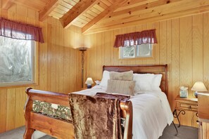 Cabin, Multiple Beds, Patio, Mountain View (2391) | 2 bedrooms, individually decorated, individually furnished, bed sheets - THE Talbot Cottage #2391 (Big Bear Lake)