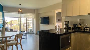Apartemen, 2 kamar tidur (606) | Dapur pribadi | Microwave, mesin pembuat kopi/teh, dan blender