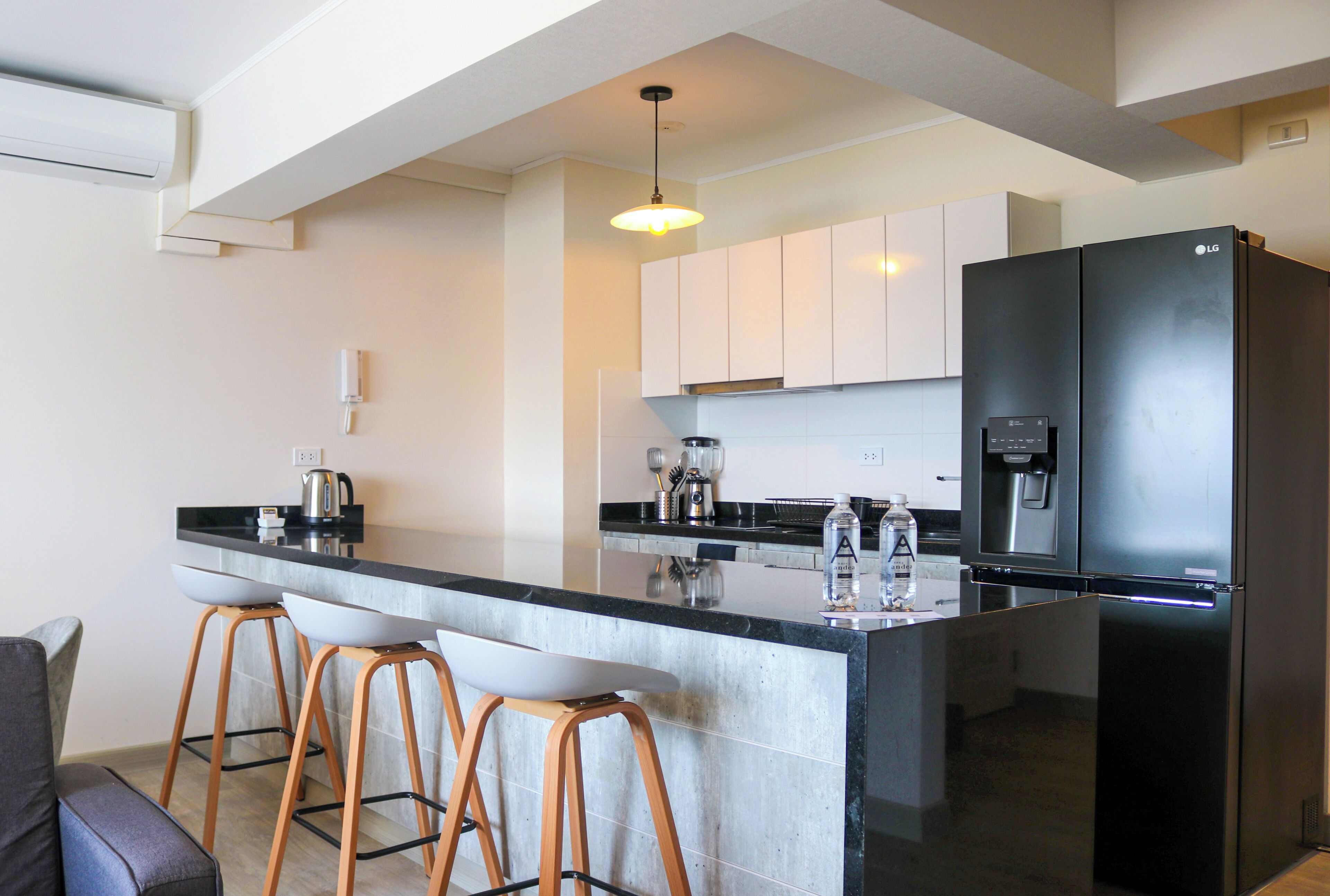 Apartament, 2 dormitoris (1012) | Cuina privada | Microones, cafetera i tetera i liquadora 