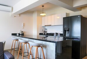 Departamento, 2 habitaciones (1012) | Cocina privada | Microondas, cafetera y tetera, licuadora y utensilios de cocina