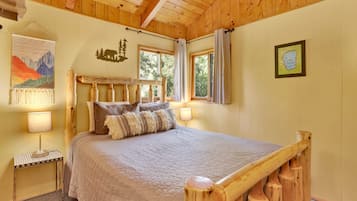 Cabin, Multiple Beds, Patio, Mountain View (1970) | 2 bedrooms, individually decorated, individually furnished, bed sheets