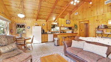 Cabin, Multiple Beds, Patio, Mountain View (1970) | Living area