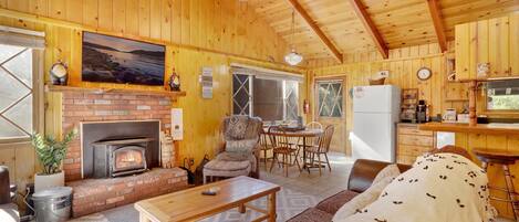 Hytte, flere senger, terrasse, fjellutsikt (1970) | Oppholdsområde