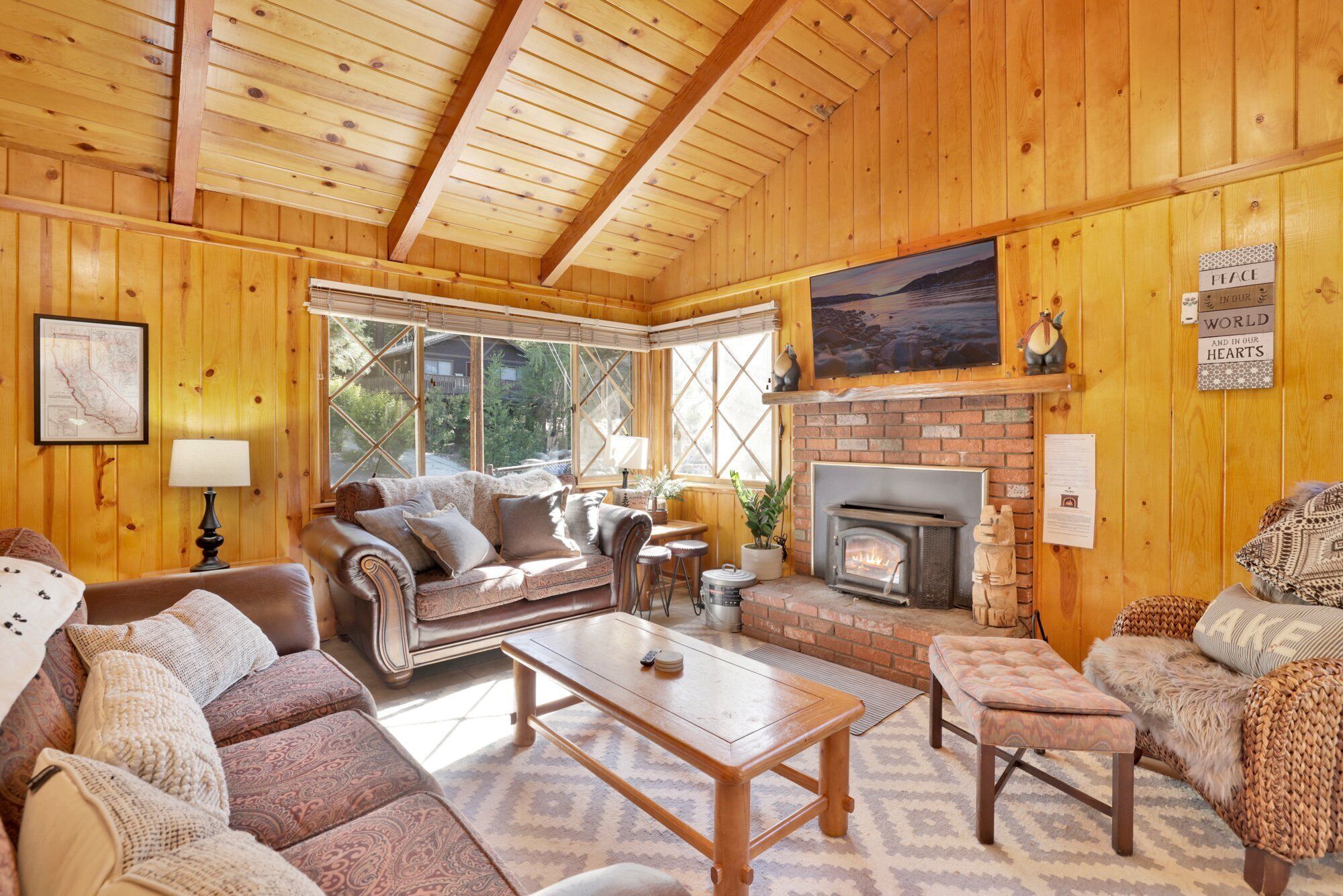 Cabin, Multiple Beds, Patio, Mountain View (1970) | Living area