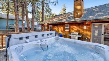 Hytte, flere senger, spabadekar, fjellutsikt (1986) | Terrasse/patio