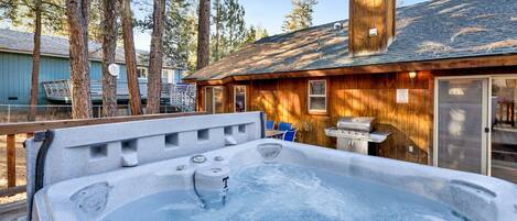 Cabin, Multiple Beds, Hot Tub, Mountain View (1986) | Terrace/patio